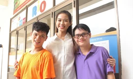 Những khoảnh khắc đẹp của tân Hoa hậu Việt Nam Đỗ Thị Hà tại hành trình nhân ái 