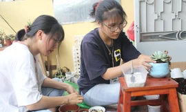 Tiếp nhận hơn 120.000 viên pin và thiết bị điện tử qua chương trình 'đổi pin lấy cây'