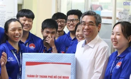 Lãnh đạo TPHCM động viên các chiến sĩ tình nguyện Mùa hè xanh