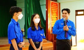 Giảng viên, bí thư Đoàn khoa hăng say nghiên cứu khoa học cùng sinh viên