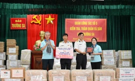 Mang yêu thương đến với đảo Trường Sa, Nhà giàn DK1