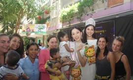 Hoa hậu Việt Nam 2018 vui Trung thu với trẻ em khó khăn