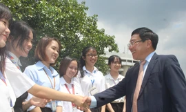 Phó Thủ tướng Phạm Bình Minh nói chuyện với sinh viên ĐHQG TPHCM