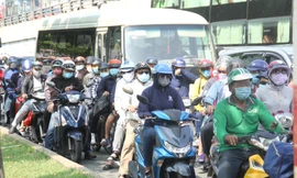 Cửa ngõ kẹt cứng, trung tâm TPHCM thưa vắng người ngày 30/4