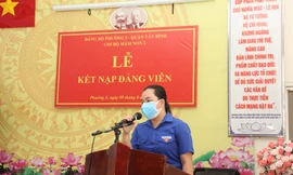 Kết nạp nhiều đảng viên trẻ đang tham gia chống dịch tại TPHCM 