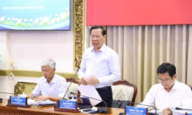 Chủ tịch TPHCM giám sát công việc của phó chủ tịch, giám đốc sở