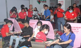 Sôi nổi ngày hội ‘Giọt hồng thành phố mang tên Bác’