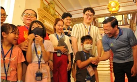 Gần 1.500 khách tham quan trụ sở UBND TPHCM trong 2 ngày nghỉ lễ