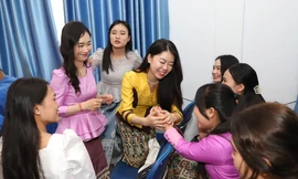 Bạn trẻ Lào, Việt đón Tết ấm áp, thân tình cùng người dân TPHCM 