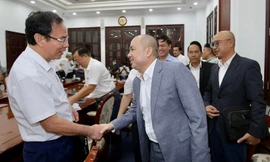 Bí thư Thành ủy TPHCM Nguyễn Văn Nên 'tiếp lửa' cho hai đội bóng thành phố