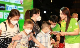 Lý Hương, Trịnh Kim Chi cùng gắn kết gửi yêu thương tới các bệnh nhi, trẻ mồ côi