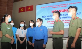 Cử tri trẻ góp ý, kiến nghị với Bí thư thứ nhất T.Ư Đoàn nhiều câu chuyện thời sự