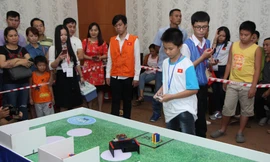 150 học sinh biểu diễn tài năng thi đấu robot tại TPHCM