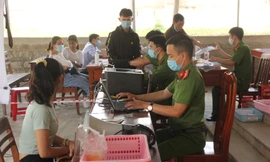 Làm căn cước công dân 'xuyên trưa, xuyên cuối tuần' trước nhu cầu tăng của người dân sau Tết