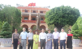 Đoàn đại biểu thanh niên Trung Quốc thăm Bảo tàng Hồ Chí Minh TPHCM