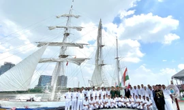 Tàu huấn luyện Hải quân Ấn Độ thăm TPHCM