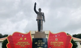 Khánh thành Đài tưởng niệm Chủ tịch Hồ Chí Minh tại Quân khu 7 