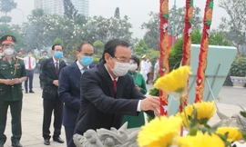 Lãnh đạo TPHCM dâng hương Anh hùng liệt sĩ, dâng cúng Quốc tổ Hùng Vương, Đức Lễ Thành hầu Nguyễn Hữu Cảnh