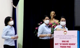 Người lao động TPHCM ủng hộ một ngày lương vào quỹ 'Vì người nghèo'