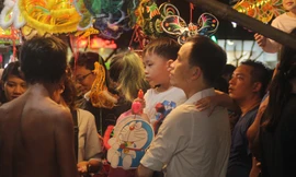 Nhộn nhịp phố lồng đèn trước thềm Tết Trung thu