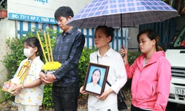 Người thân, bạn bè tiễn đưa người mẫu Châu Kim Sang 