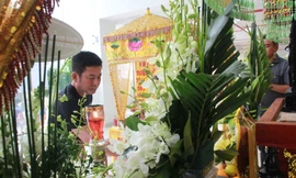 Hồng Tơ, Tấn Beo cùng nhiều đồng nghiệp, bạn hữu đến viếng cố NSƯT Chánh Tín