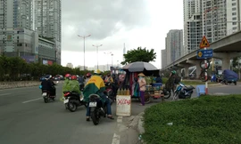 Sài Gòn bất ngờ đón 'mưa vàng' trong ngày nghỉ lễ