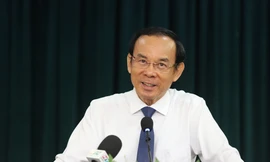 Bí thư Nguyễn Văn Nên trao đổi tại kỳ họp lịch sử của HĐND TPHCM