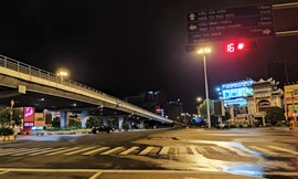 Hình ảnh TPHCM trước giờ G giãn cách triệt để toàn thành phố 