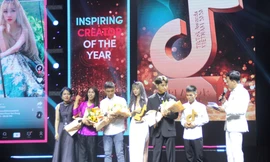 Anh chăn bò Ytiet, mẹ đơn thân thắng giải 'sáng tạo truyền cảm hứng'