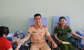Gần 500 cán bộ, chiến sỹ Công an hiến máu tình nguyện ngày giáp Tết