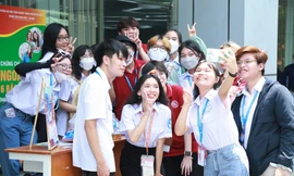 Bạn trẻ TPHCM vui chơi trải nghiệm tại ngày hội tiếng Anh