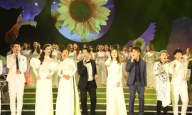 Hàng loạt ca sĩ hội tụ đêm nghệ thuật 'Những mùa hoa hòa bình'