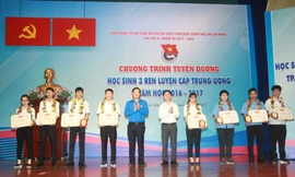 Tuyên dương 8 học sinh 'Ba rèn luyện' cấp Trung ương