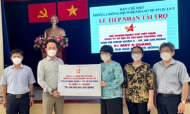 Trao tặng máy X-Quang di động hỗ trợ sàng lọc bệnh nhân COVID-19 