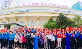 Xúc động lễ chào cờ 'Tôi yêu Tổ quốc tôi'