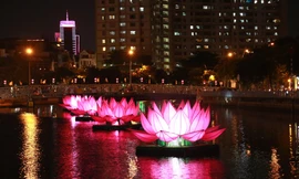 Thắp sáng 7 đóa sen đón mừng Phật đản 