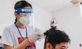 Đến bệnh viện dã chiến, Phương Thanh, Lý Ngô, Khả Như... vào vai 'kéo thủ'