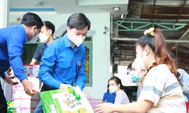 Tặng 'căn phòng mơ ước' cho người lao động ngày trở lại sản xuất