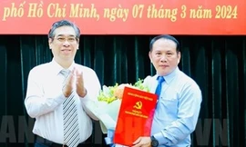 Trao quyết định của Ban Thường vụ Thành ủy TPHCM về công tác cán bộ