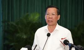 Chủ tịch TPHCM: Cuối năm 2025 các hoạt động hành chính phải thực hiện trên nền tảng số