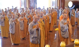 An vị bia tưởng niệm đồng bào qua đời vì dịch COVID-19