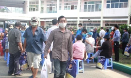 Chuyến xe 'San sẻ yêu thương' mang thực phẩm tới bà con nghèo 