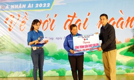 Cuối năm, bạn trẻ mang quà lên vùng cao tặng đồng bào nghèo 