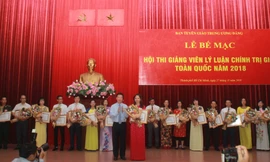 Thí sinh Trịnh Thị Thùy Vân đoạt giải Nhất Hội thi Giảng viên Lý luận 