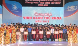 TPHCM tuyên dương 78 thủ khoa tuyển sinh đầu vào và tốt nghiệp