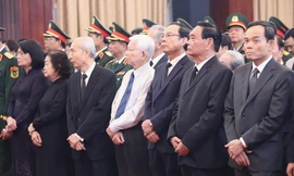 Tiễn biệt nguyên Chủ tịch nước Trần Đức Lương từ TPHCM