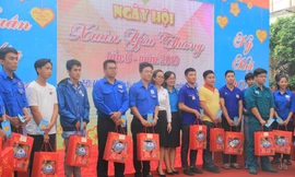 Ngày hội Xuân yêu thương chia sẻ với thanh niên khó khăn