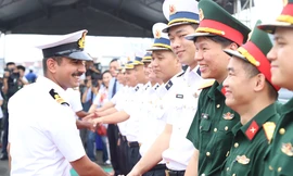 Tàu Hải quân INS Darshak thăm TPHCM