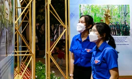 Áo xanh thanh niên bồi hồi 'check-in' bên những kỷ niệm, dấu ấn chống dịch của TPHCM